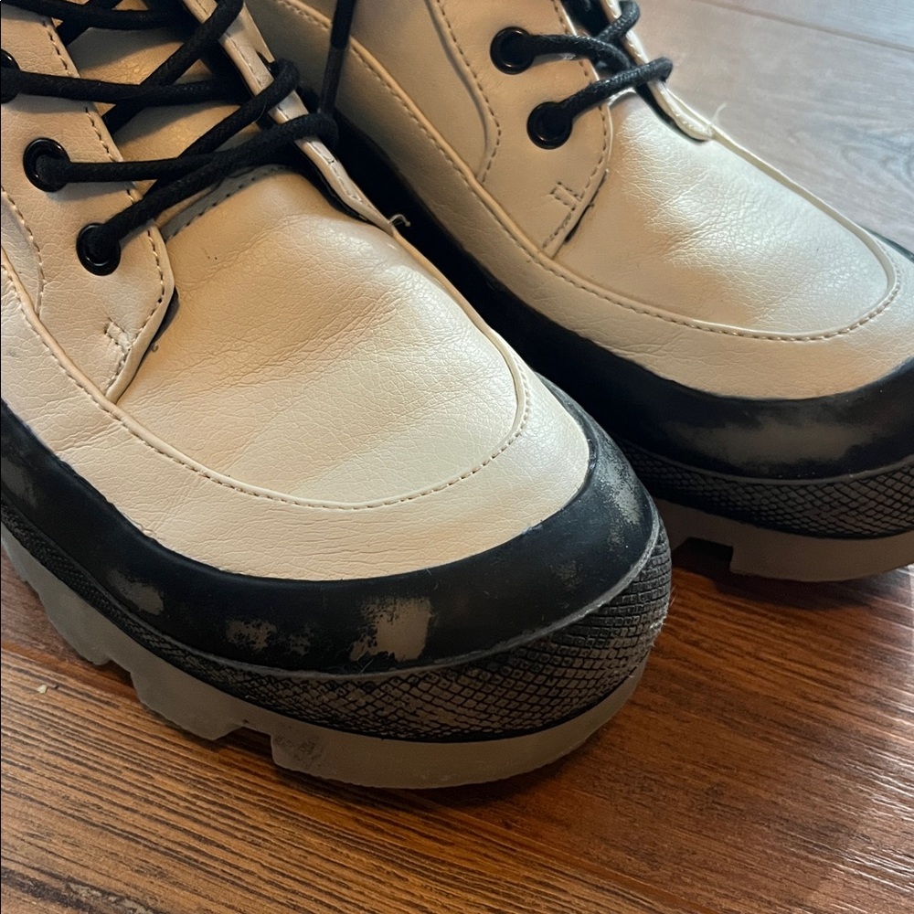 White and Black Women's Boots - Picture 7 of 7